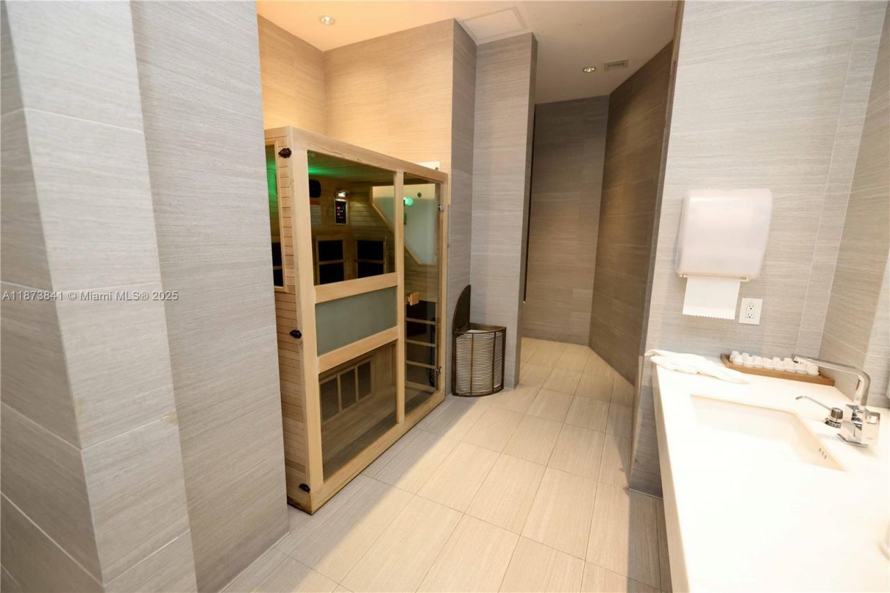 3250 NE 188th St, Unit 502, Aventura, FL 33180 Photo