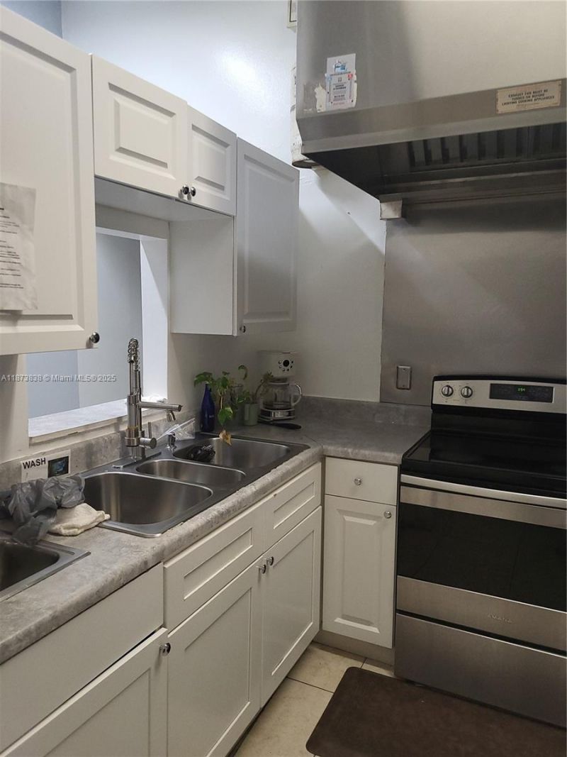 3621 NW 90th Ter, Sunrise, FL 33351 Photo