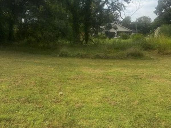 105 S Brazos Avenue, Cleburne, TX 76031