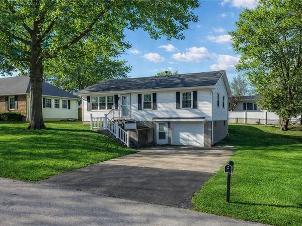 512 Country Club Road, Lexington, MO 64067