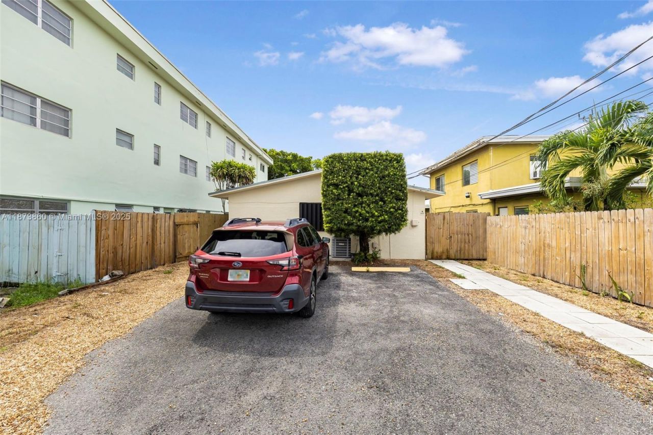 2033 Dewey St, Hollywood, FL 33020 Photo