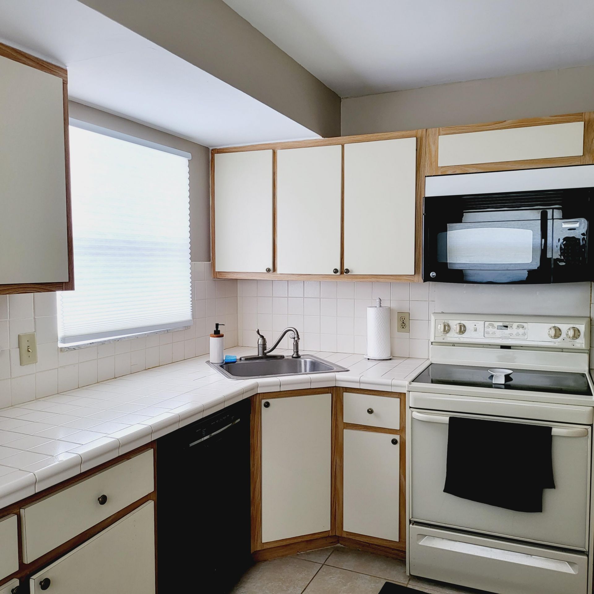 23 Colonial Club Drive, Unit 200, Boynton Beach, FL 33435 Photo