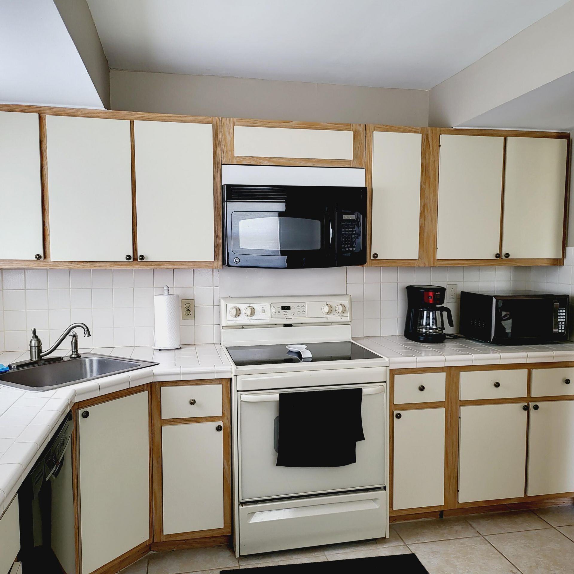 23 Colonial Club Drive, Unit 200, Boynton Beach, FL 33435 Photo