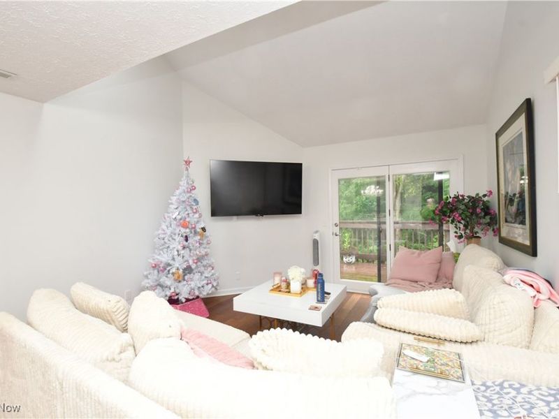 4685 Mayfield Road, Unit F, Cleveland, OH 44121 Photo 4