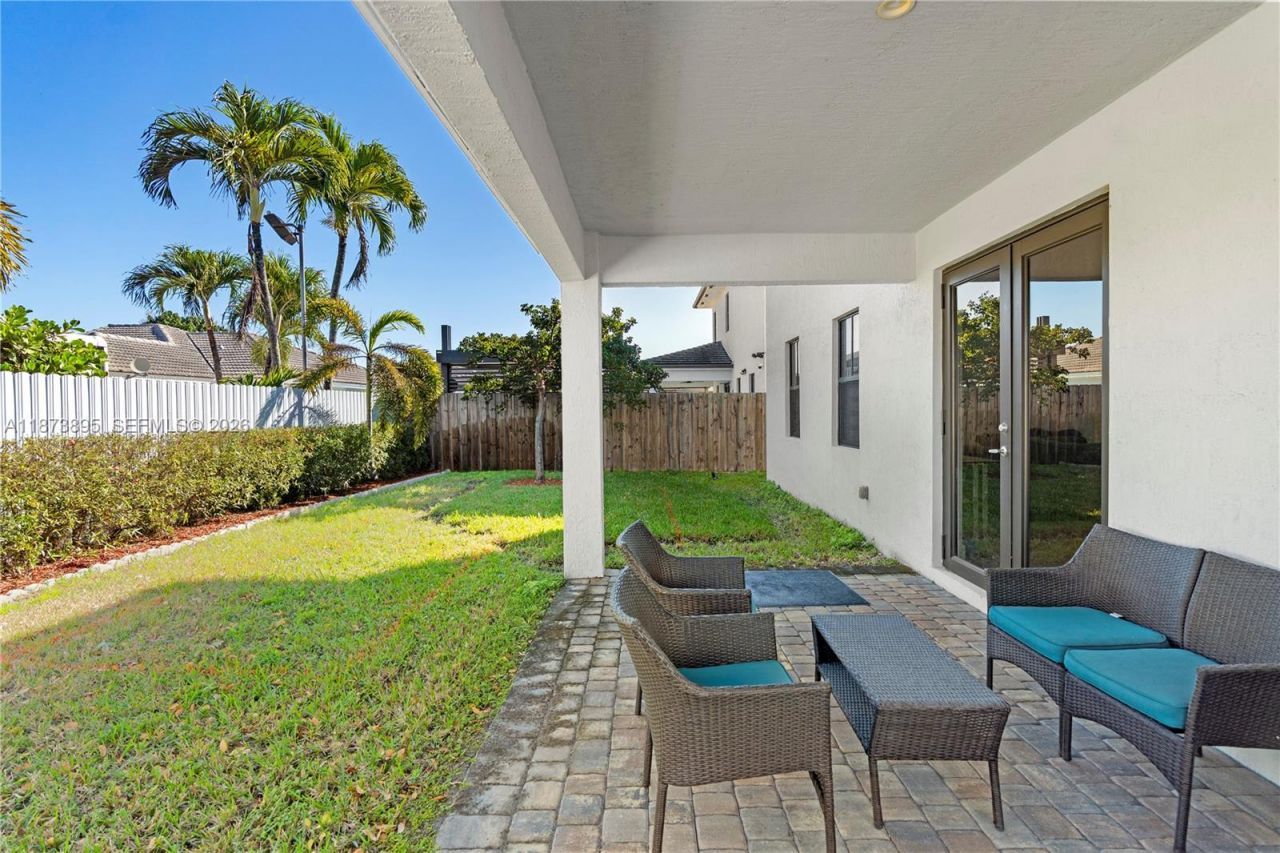 14841 SW 39th Ter, Miami, FL 33185 Photo