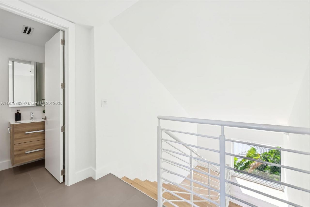 425 Harbor Dr, Key Biscayne, FL 33149 Photo