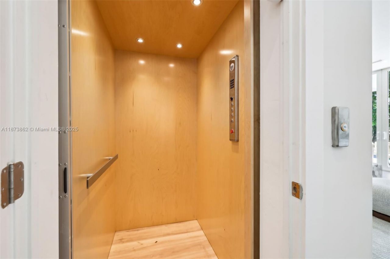 425 Harbor Dr, Key Biscayne, FL 33149 Photo