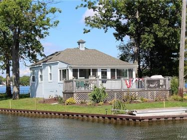 752 Preston Island, Orion Twp, MI 48362