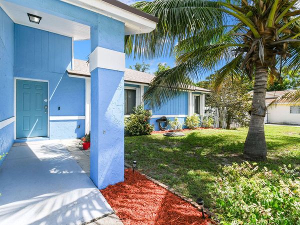 767 SE Chaloupe Avenue, Port Saint Lucie, FL 34983