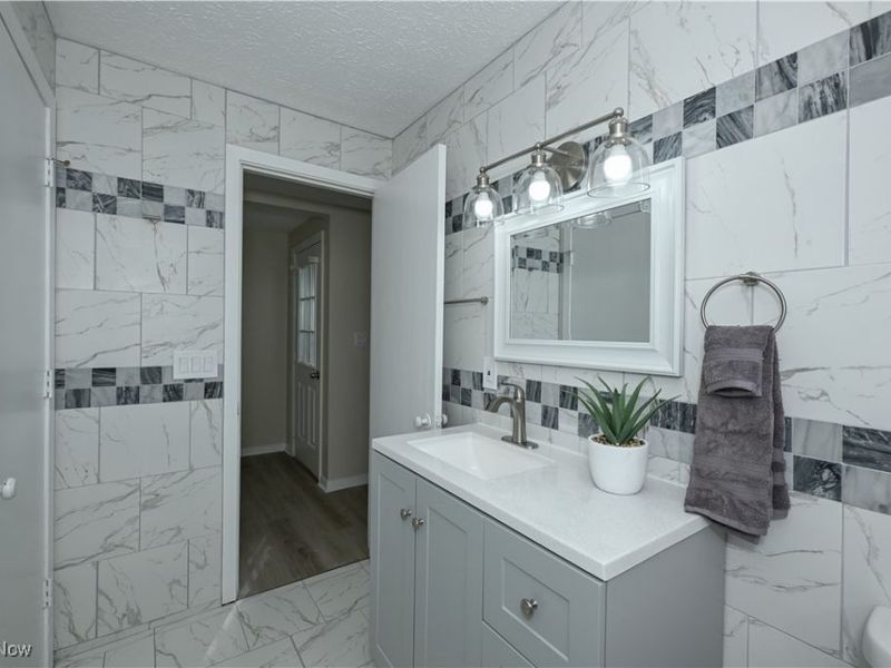 636 Flora Avenue, Akron, OH 44314 Photo 21