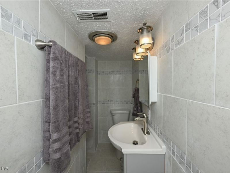 636 Flora Avenue, Akron, OH 44314 Photo 32