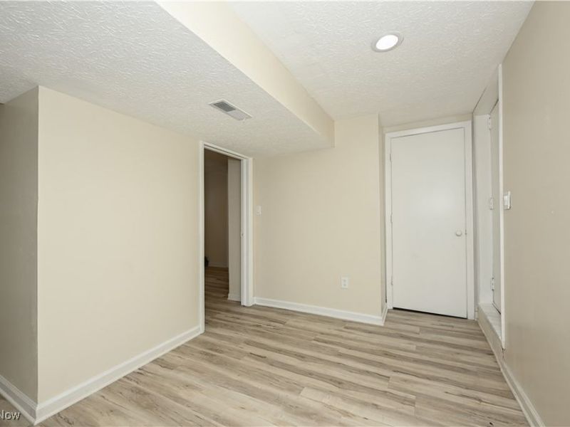 636 Flora Avenue, Akron, OH 44314 Photo 40