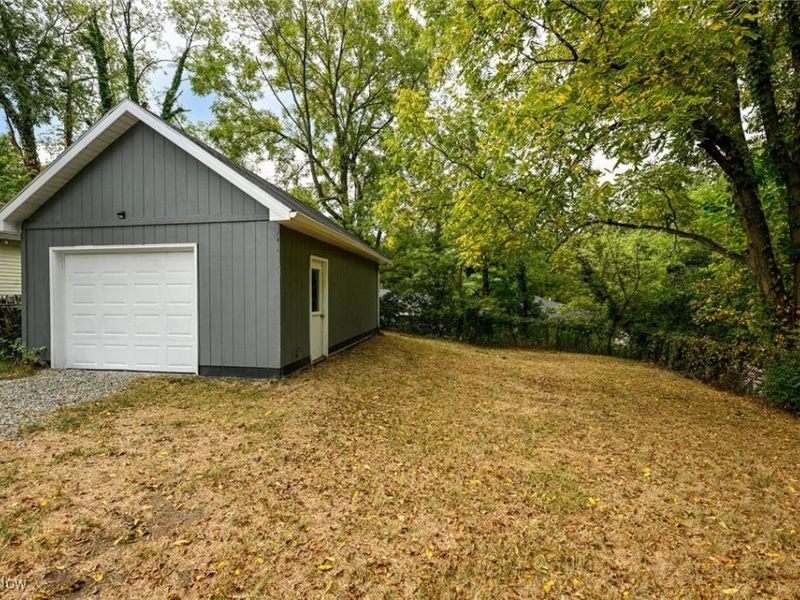 636 Flora Avenue, Akron, OH 44314 Photo 45