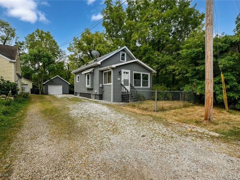 636 Flora Avenue, Akron, OH 44314 Photo 49