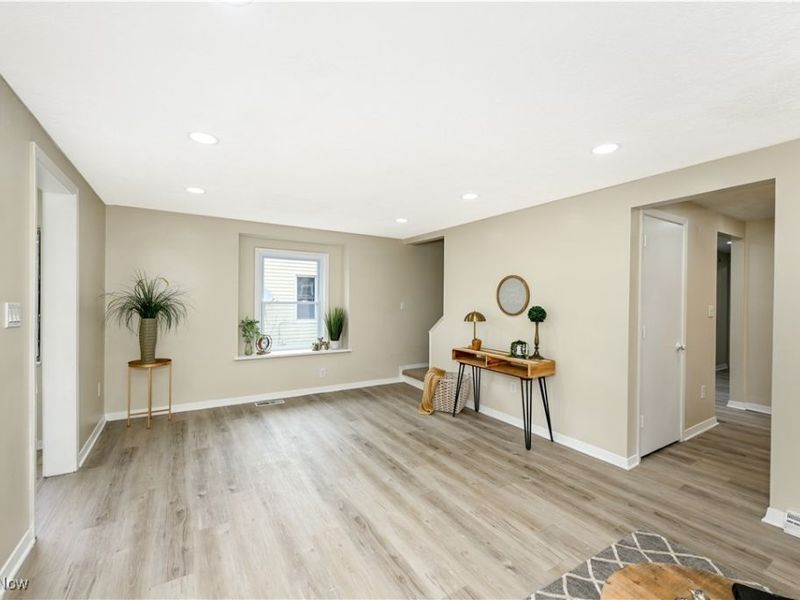 636 Flora Avenue, Akron, OH 44314 Photo 5