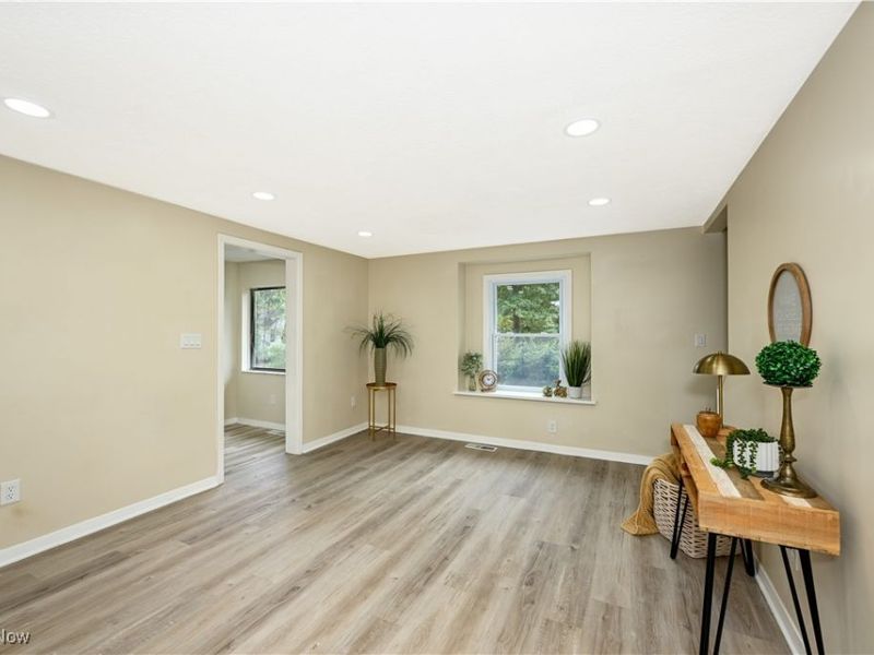 636 Flora Avenue, Akron, OH 44314 Photo 6