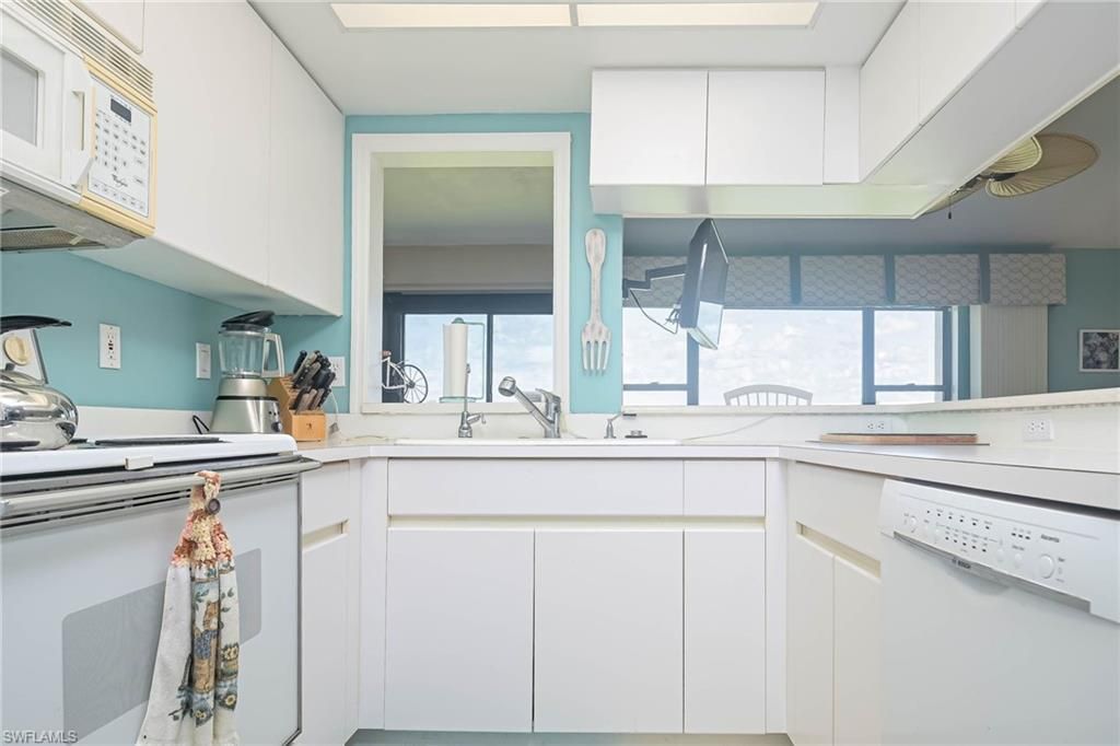 5845 Trailwinds Dr, Unit 531, Fort Myers, FL 33907 Photo