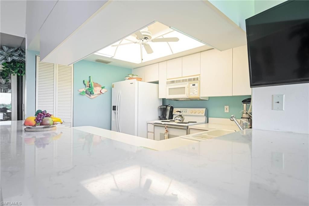 5845 Trailwinds Dr, Unit 531, Fort Myers, FL 33907 Photo