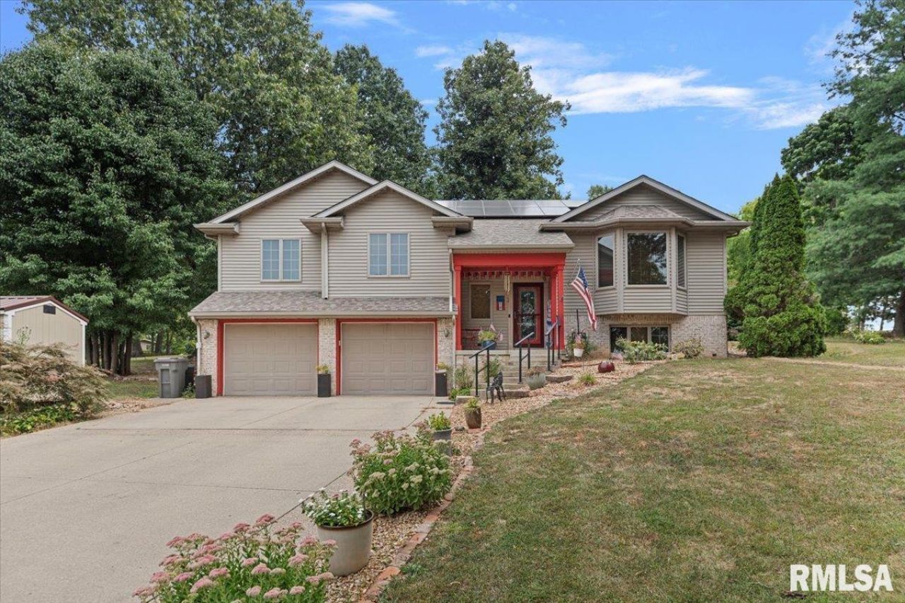 18 Lake Shore Drive, Pana, IL 62557 Main Photo