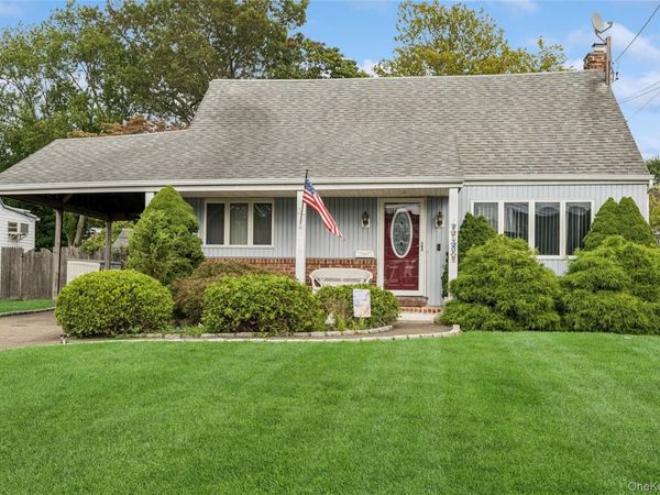 27 Mell Drive, North Babylon, NY 11703