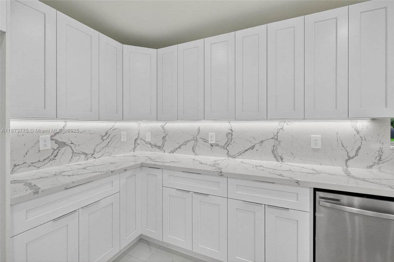 1011 NW 89th St, Miami, FL 33150 Photo