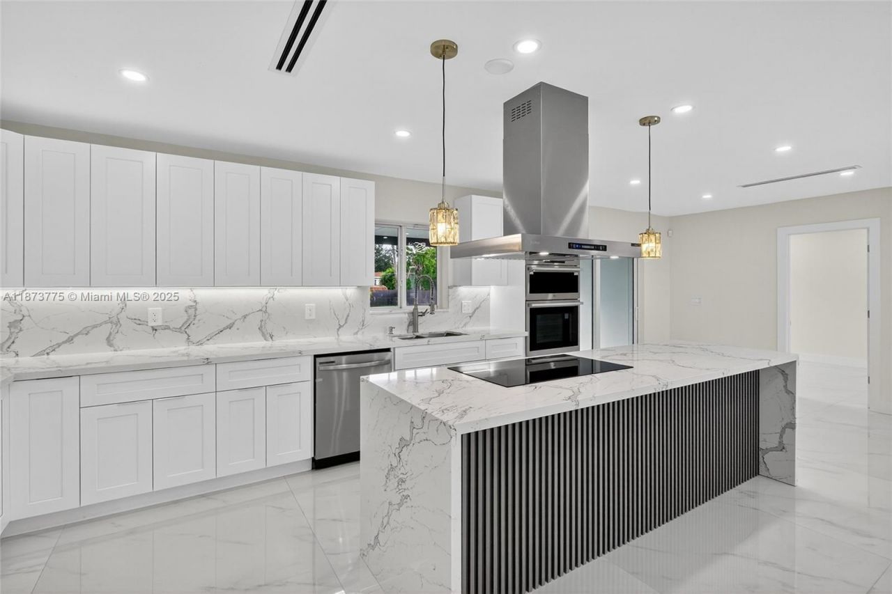 1011 NW 89th St, Miami, FL 33150 Photo