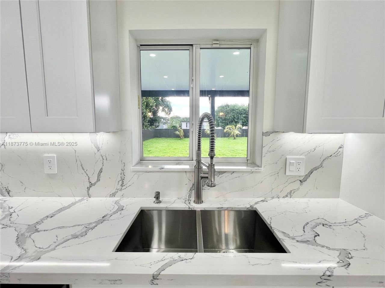 1011 NW 89th St, Miami, FL 33150 Photo