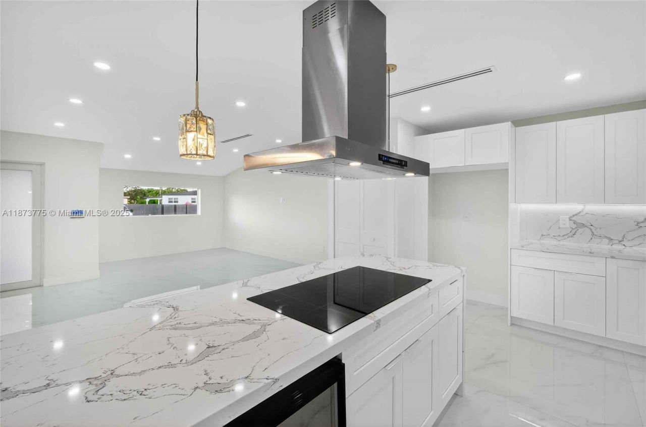 1011 NW 89th St, Miami, FL 33150 Photo