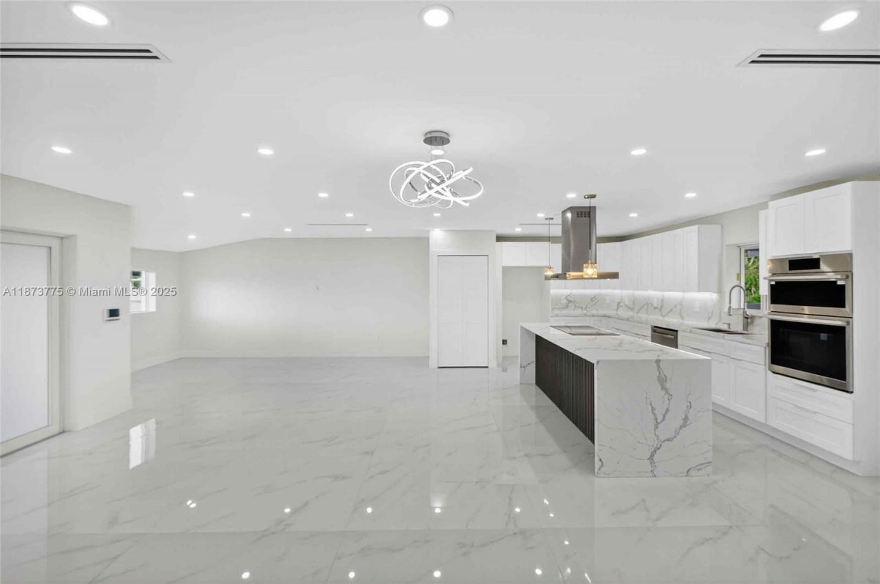 1011 NW 89th St, Miami, FL 33150 Photo