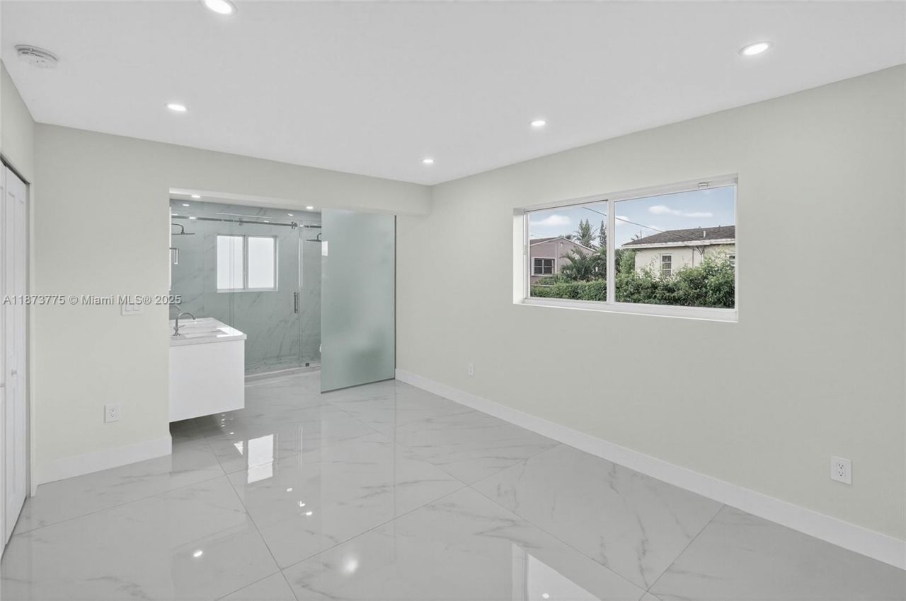 1011 NW 89th St, Miami, FL 33150 Photo