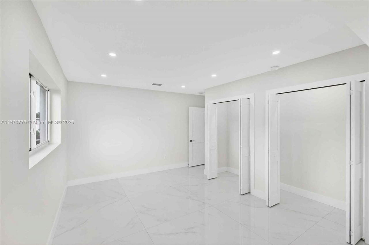 1011 NW 89th St, Miami, FL 33150 Photo