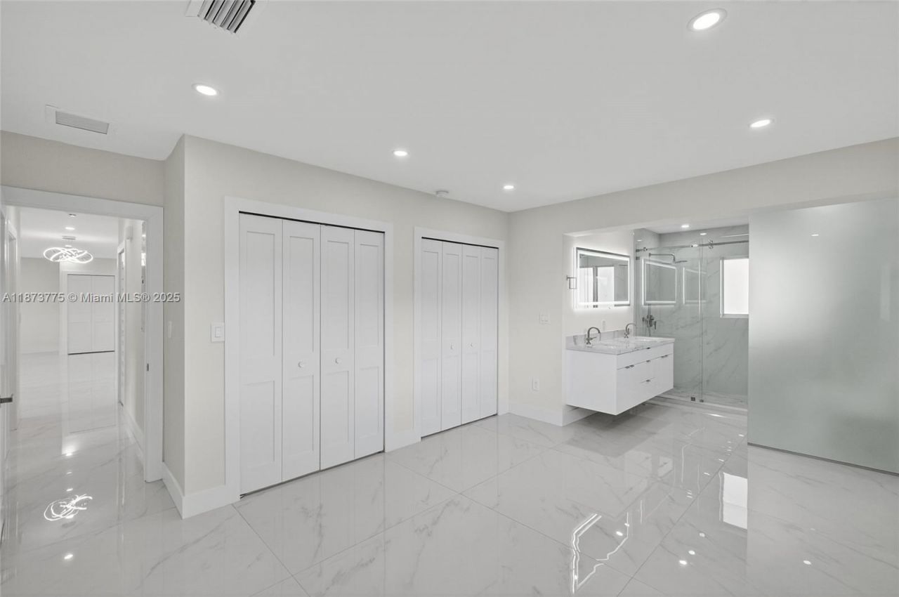 1011 NW 89th St, Miami, FL 33150 Photo