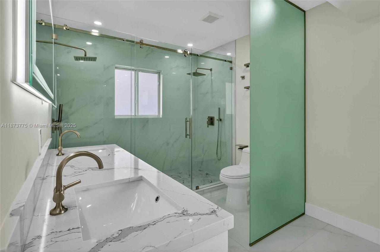 1011 NW 89th St, Miami, FL 33150 Photo