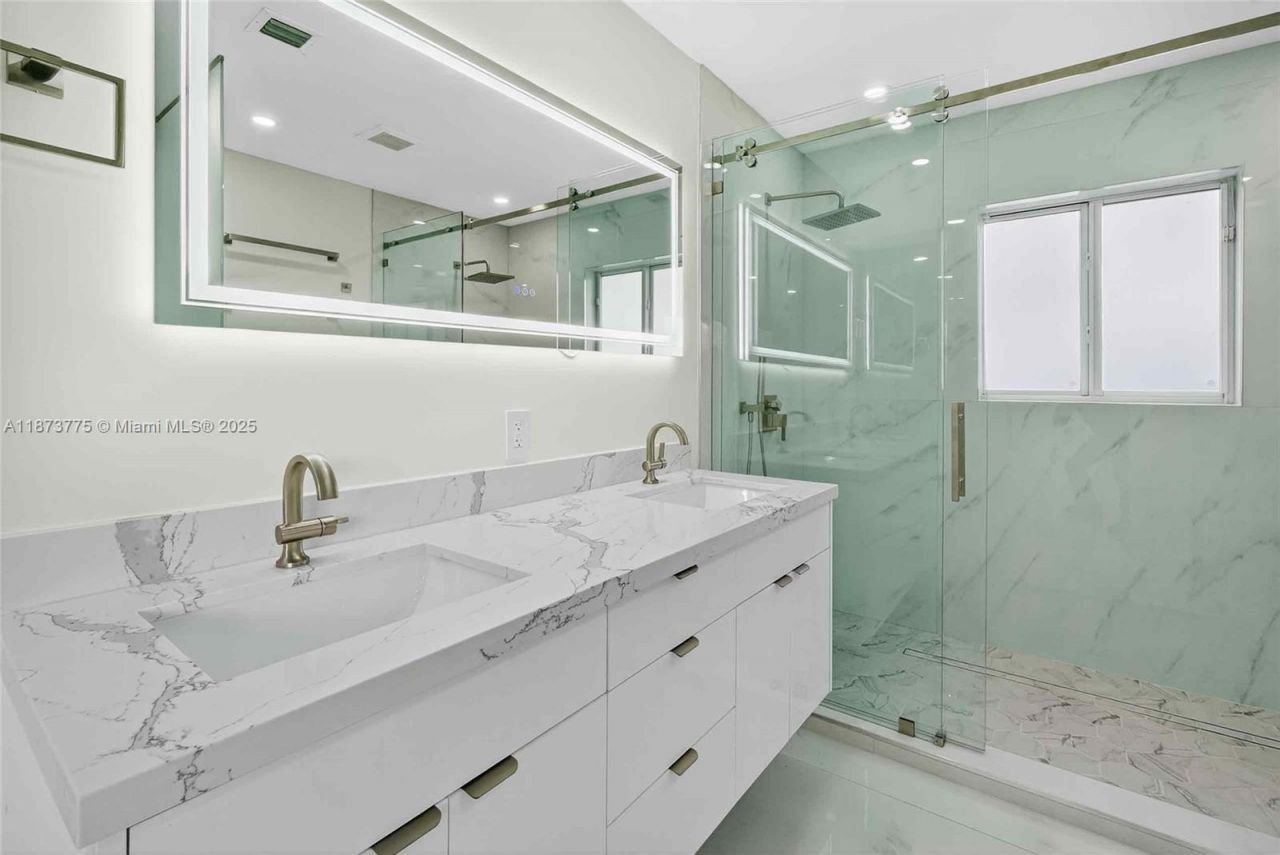 1011 NW 89th St, Miami, FL 33150 Photo