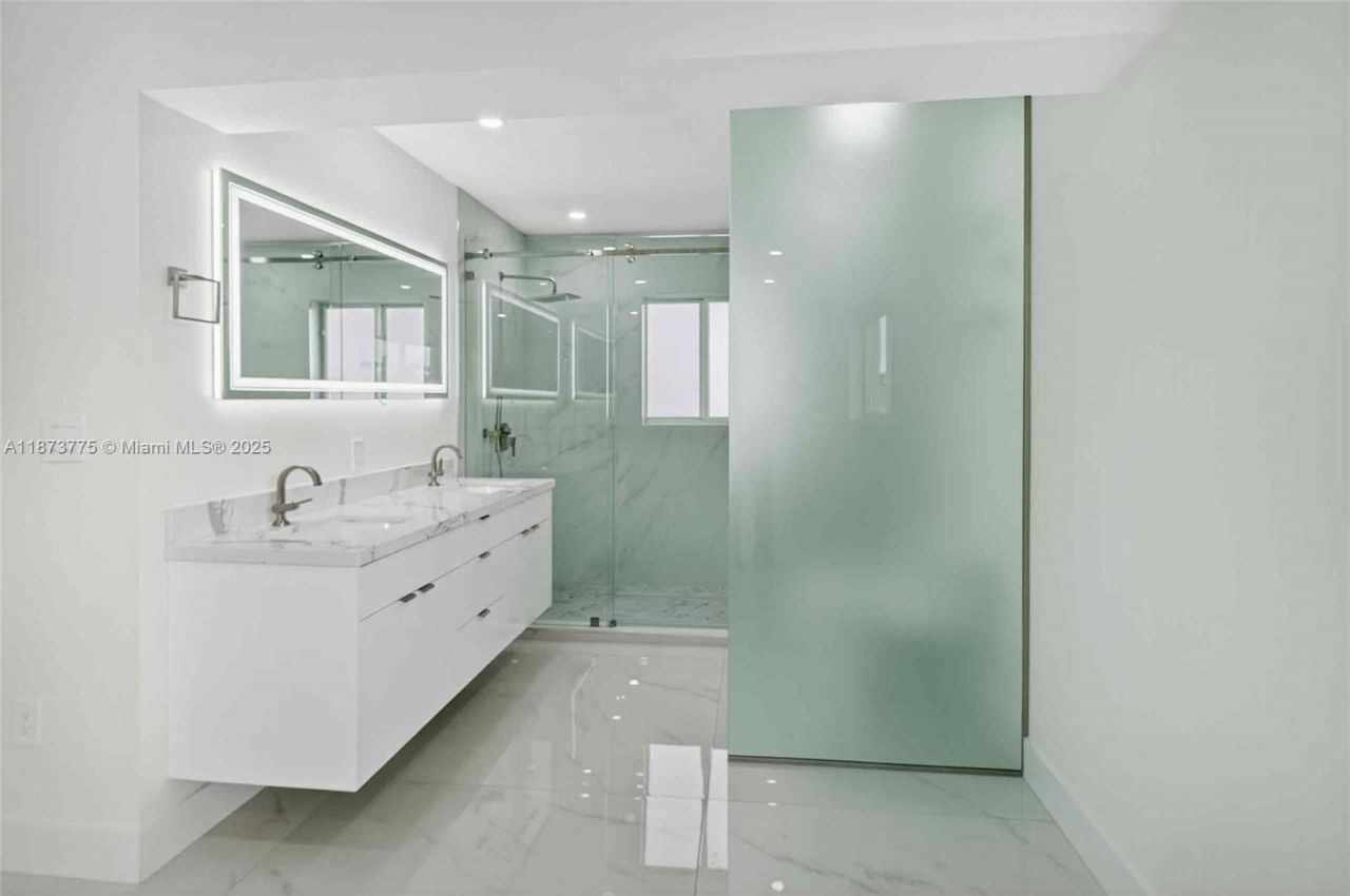 1011 NW 89th St, Miami, FL 33150 Photo