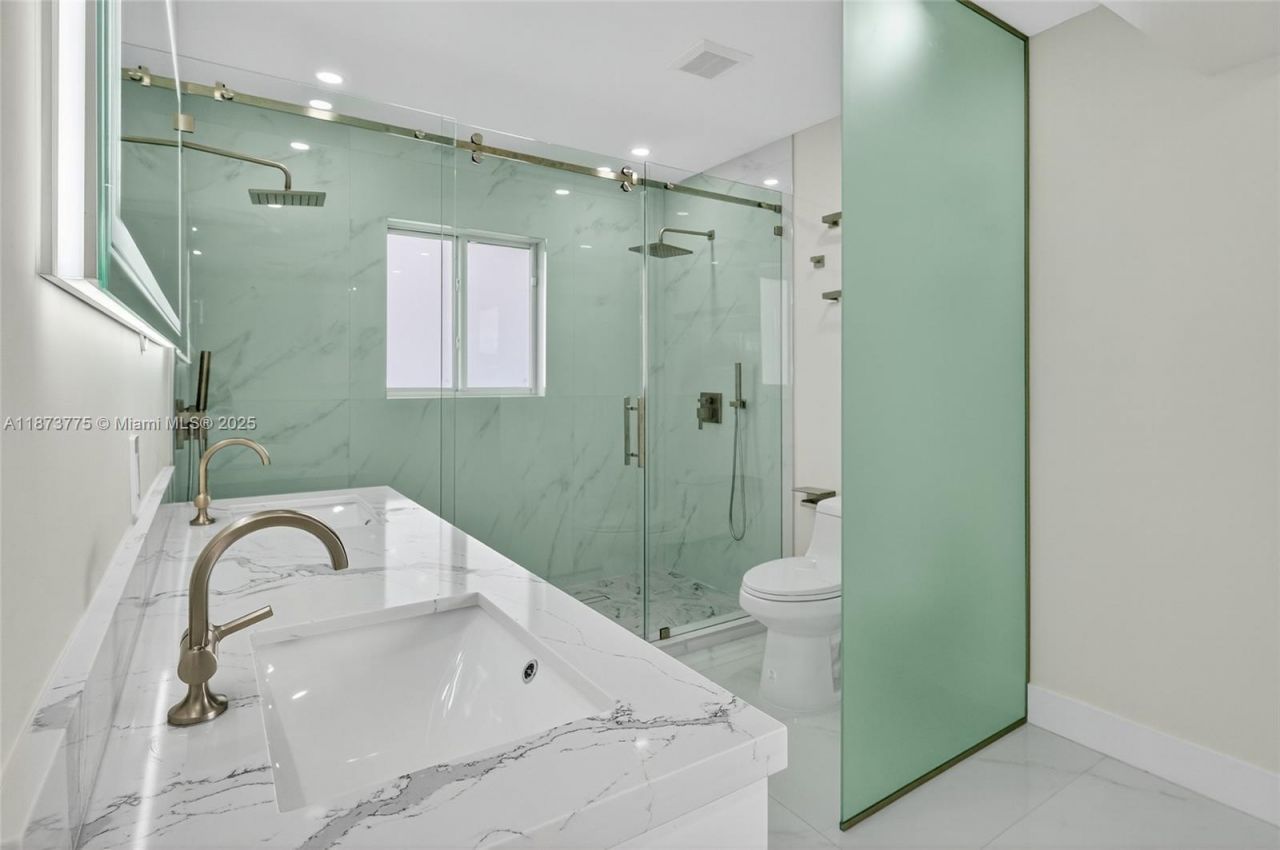 1011 NW 89th St, Miami, FL 33150 Photo