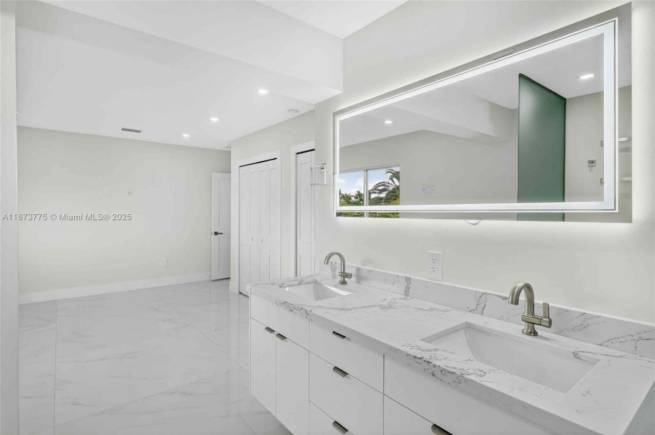 1011 NW 89th St, Miami, FL 33150 Photo