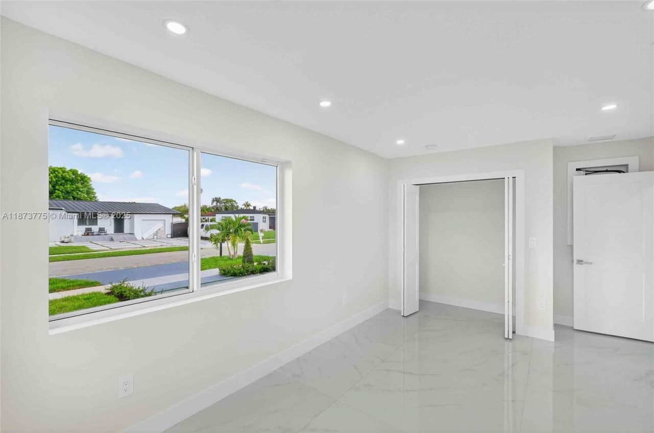 1011 NW 89th St, Miami, FL 33150 Photo