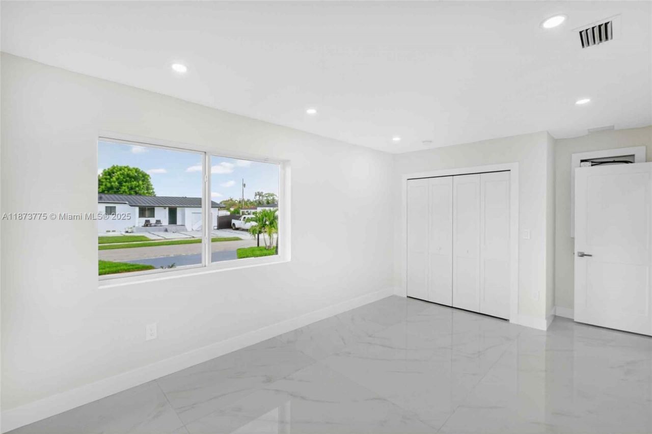 1011 NW 89th St, Miami, FL 33150 Photo