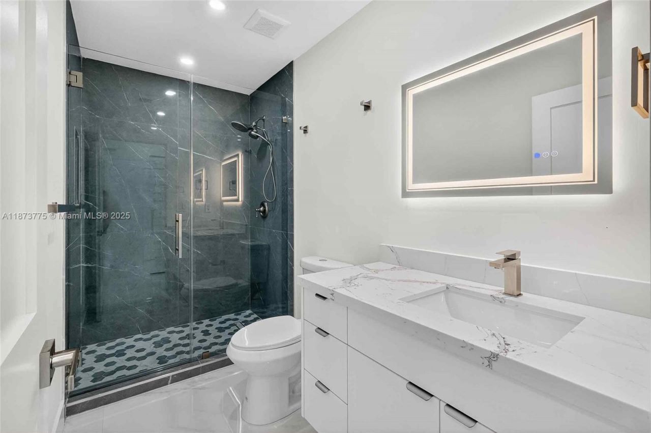 1011 NW 89th St, Miami, FL 33150 Photo