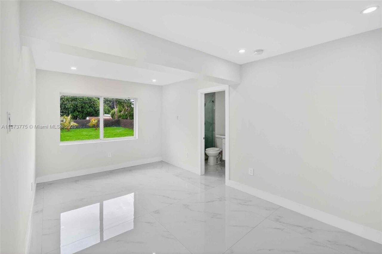 1011 NW 89th St, Miami, FL 33150 Photo