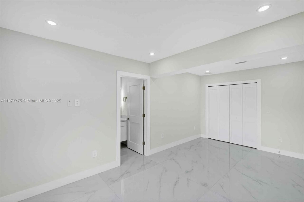 1011 NW 89th St, Miami, FL 33150 Photo