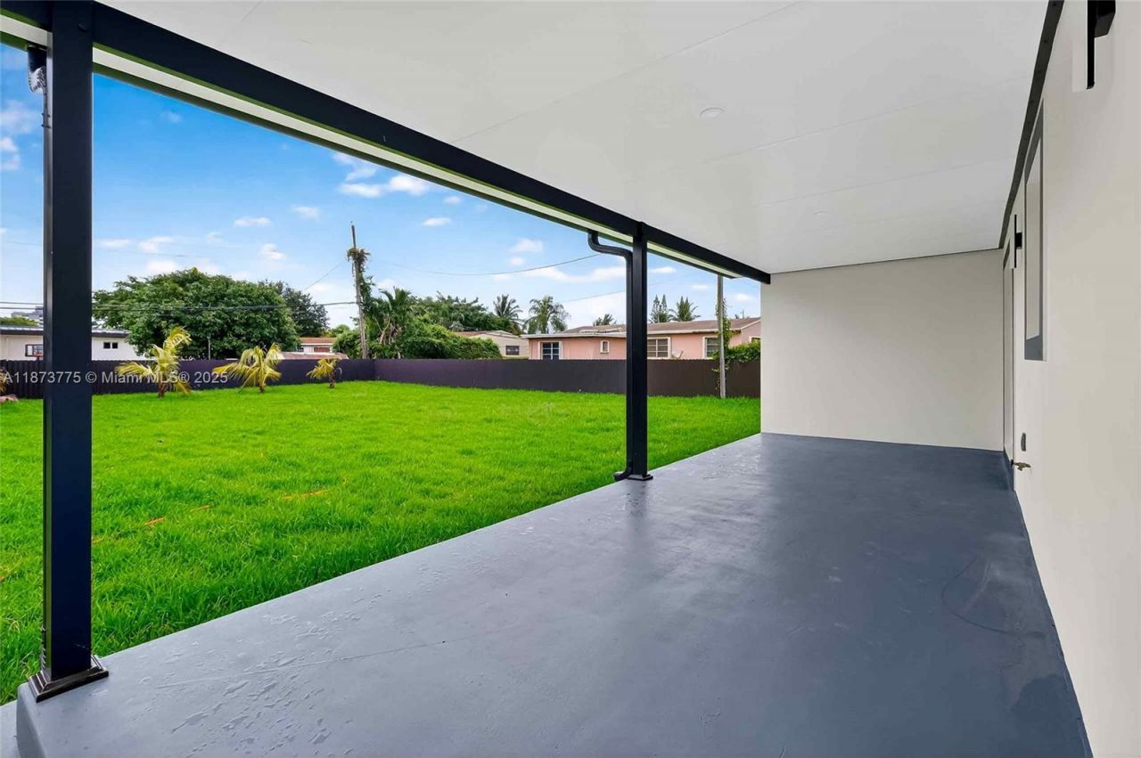 1011 NW 89th St, Miami, FL 33150 Photo