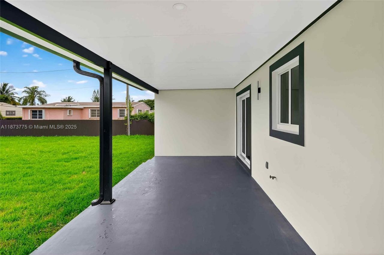 1011 NW 89th St, Miami, FL 33150 Photo