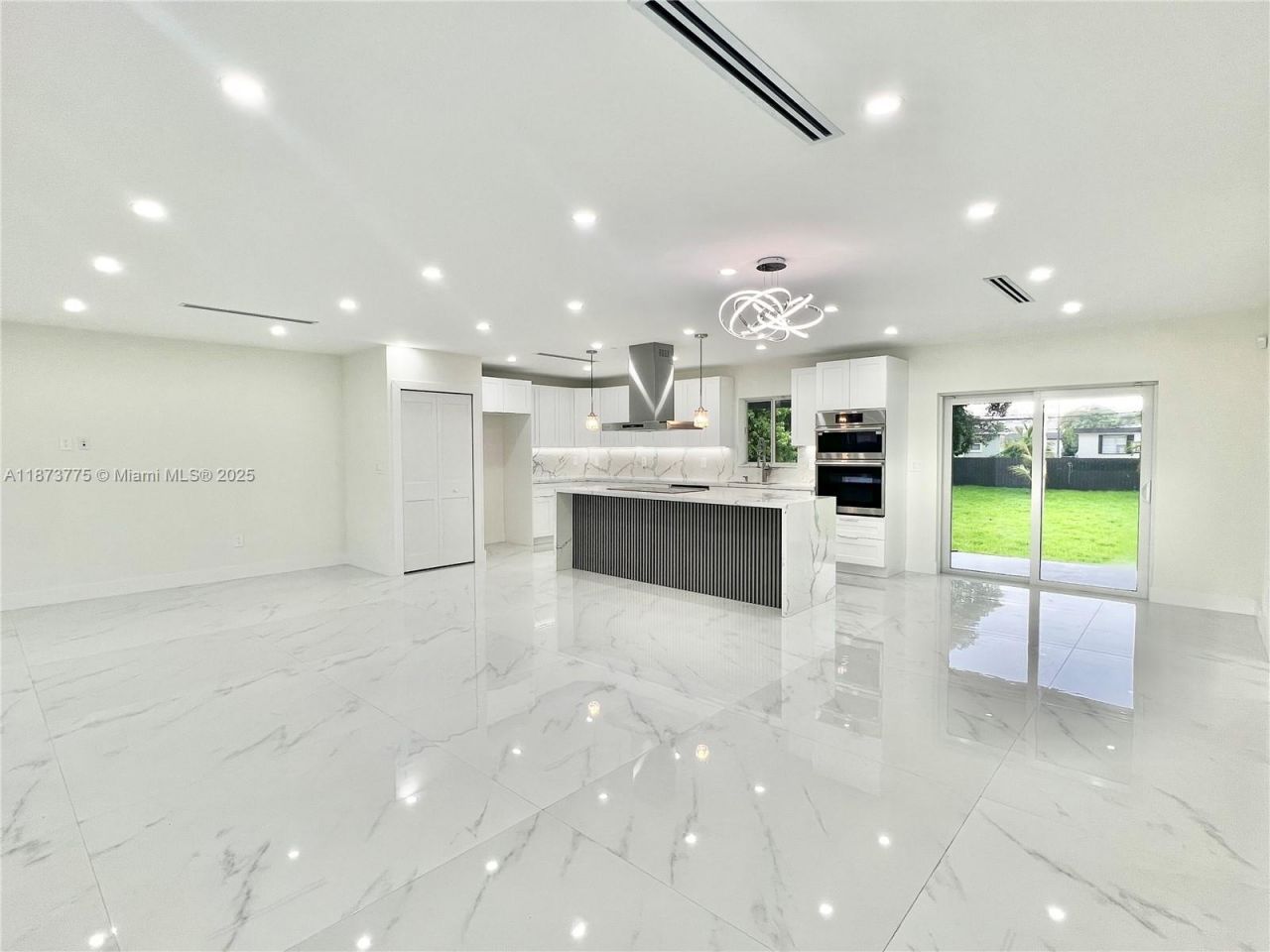 1011 NW 89th St, Miami, FL 33150 Photo