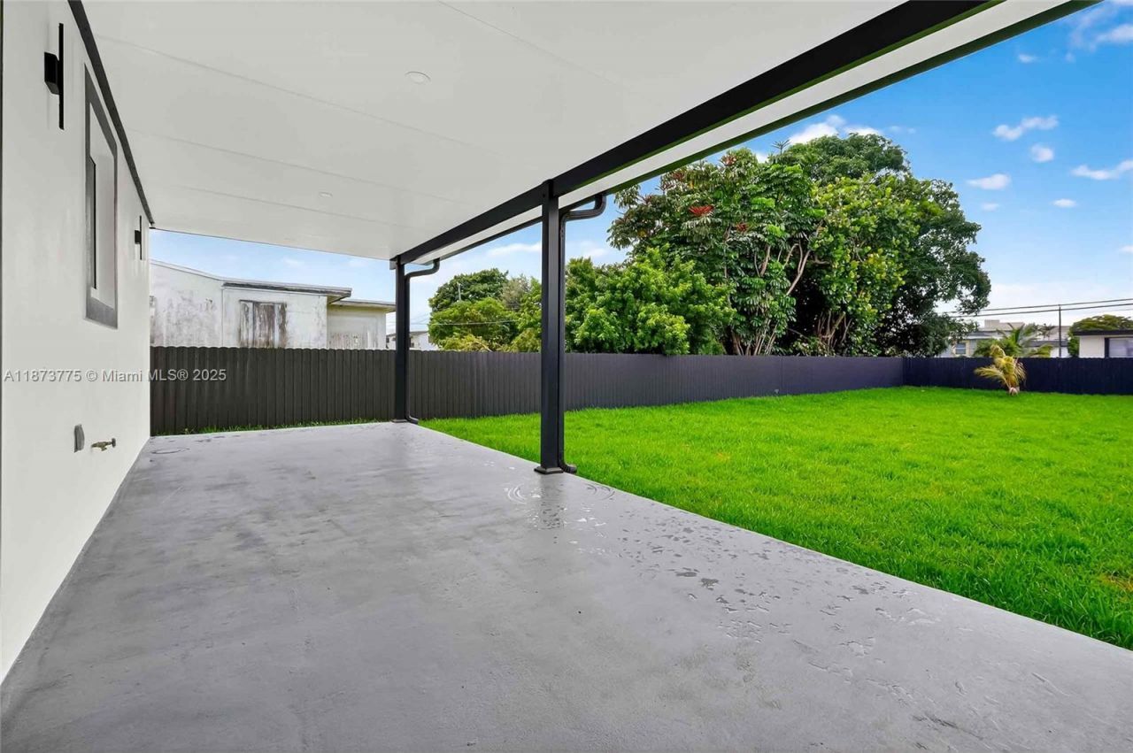 1011 NW 89th St, Miami, FL 33150 Photo