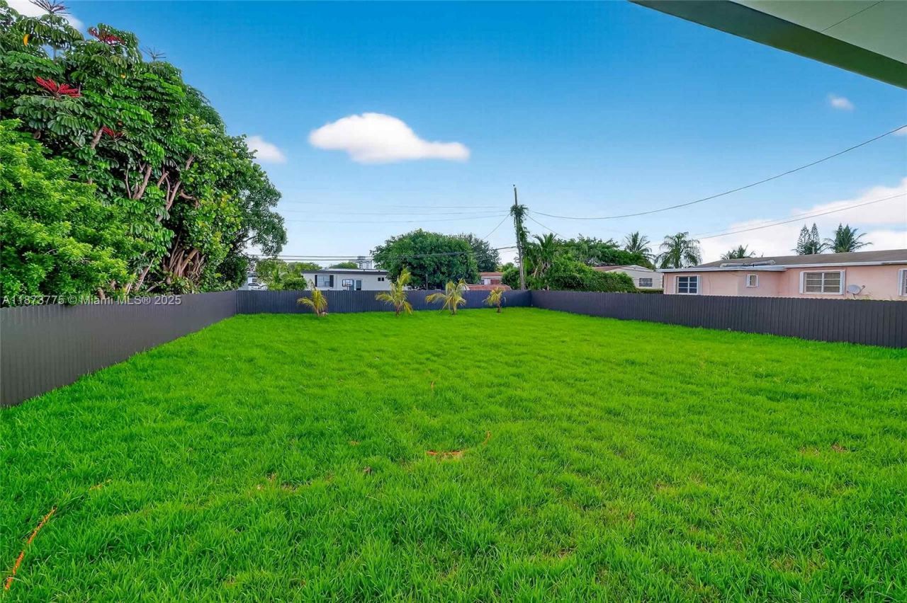 1011 NW 89th St, Miami, FL 33150 Photo