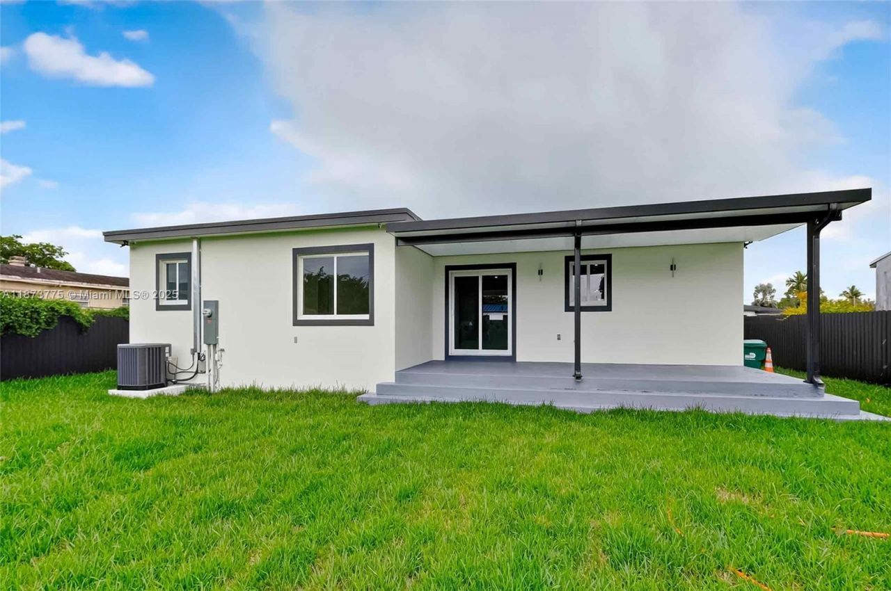 1011 NW 89th St, Miami, FL 33150 Photo