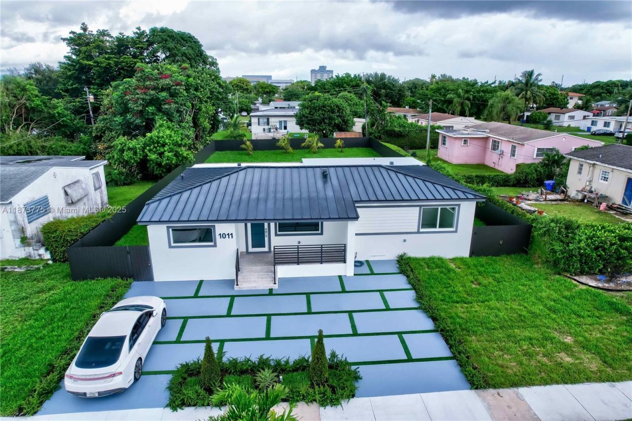 1011 NW 89th St, Miami, FL 33150 Photo