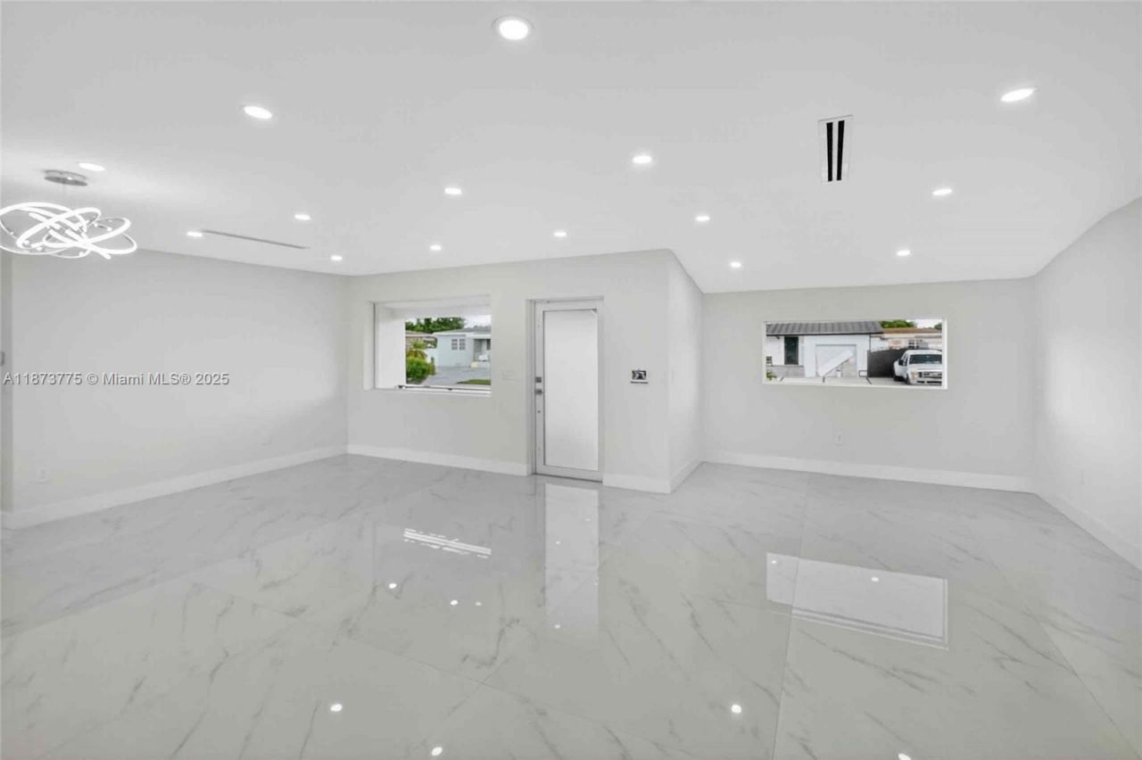 1011 NW 89th St, Miami, FL 33150 Photo